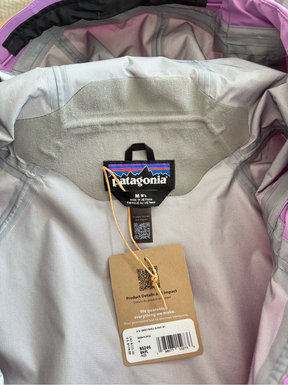 Brand New Patagonia Women's Torrentshell 3L Rain Jacket, Brisk Purple, Size M - Picture 4 of 4